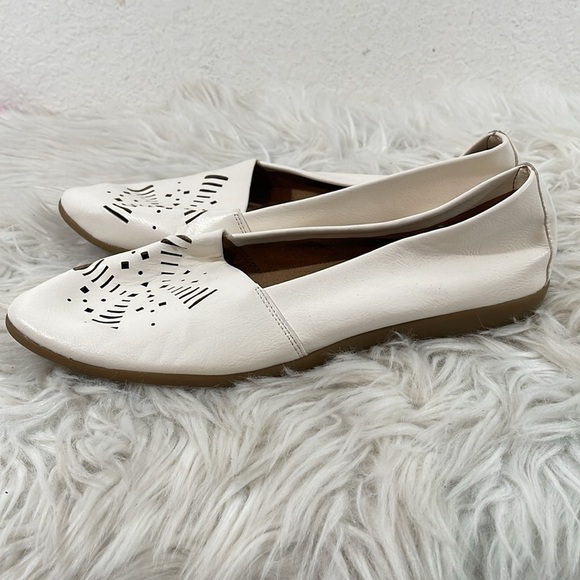 A2 by Aerosoles Trend Right White Faux Leather Cut-Out Slip On Loafers Size 9.5 - Picture 7 of 12